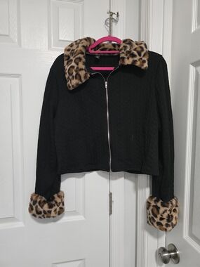SHEIN Black Crop Sweater with Leopard Faux-Fur Trim